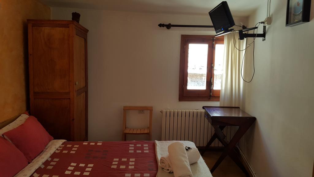 Hostal La Cuineta De Cal Triuet Gosol Exterior photo